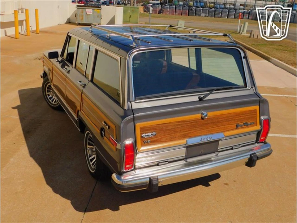 1989 Jeep SJ Grand Wagoneer - Image 15 of 31