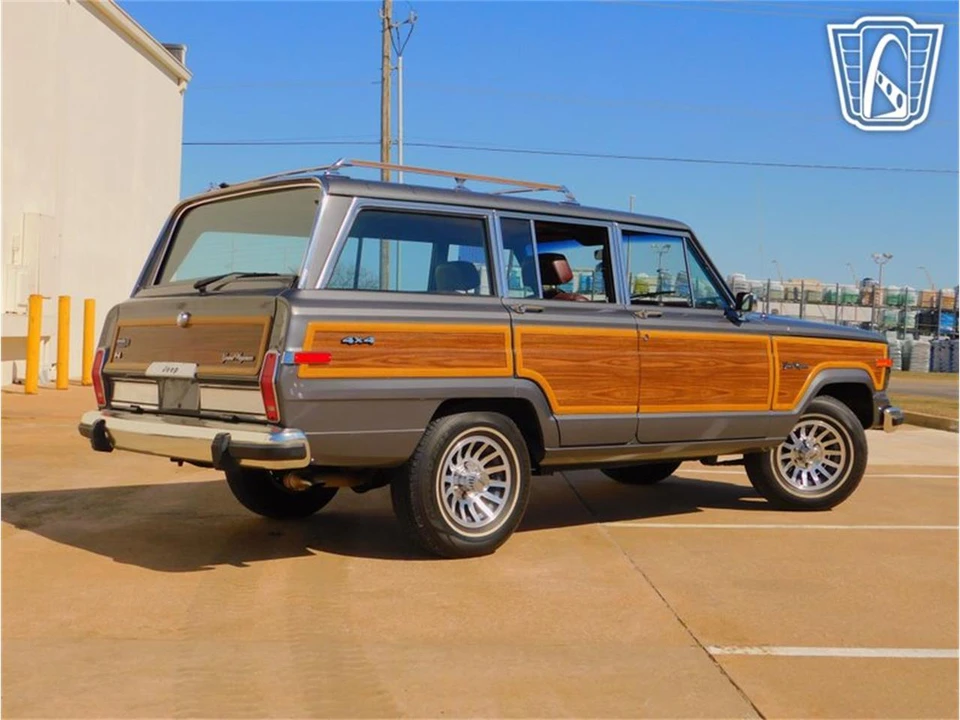1989 Jeep SJ Grand Wagoneer - Image 25 of 31