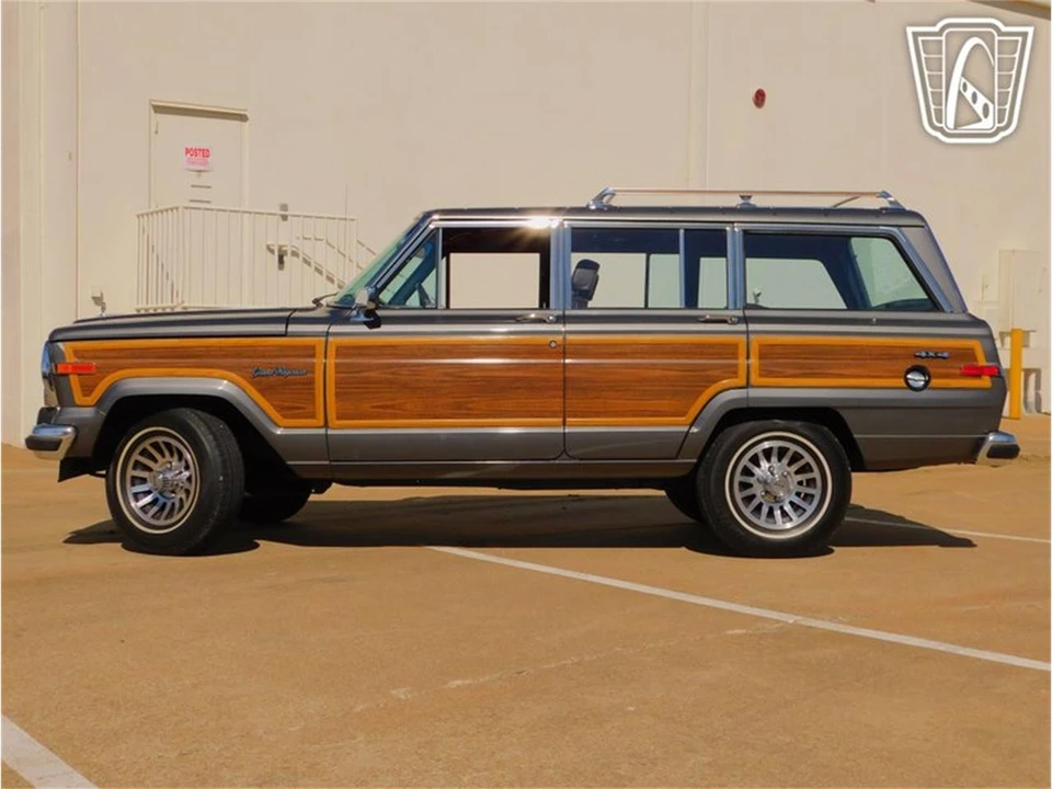 1989 Jeep SJ Grand Wagoneer - Image 10 of 31