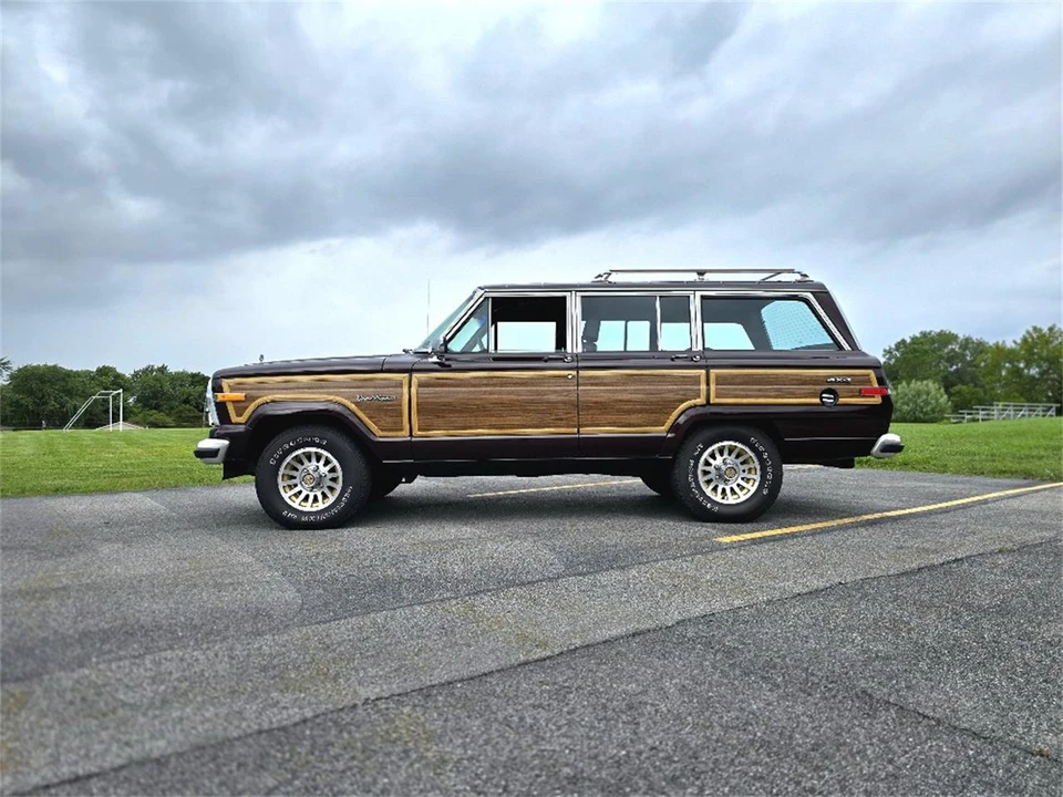 1989 Jeep SJ Grand Wagoneer - Image 3 of 31