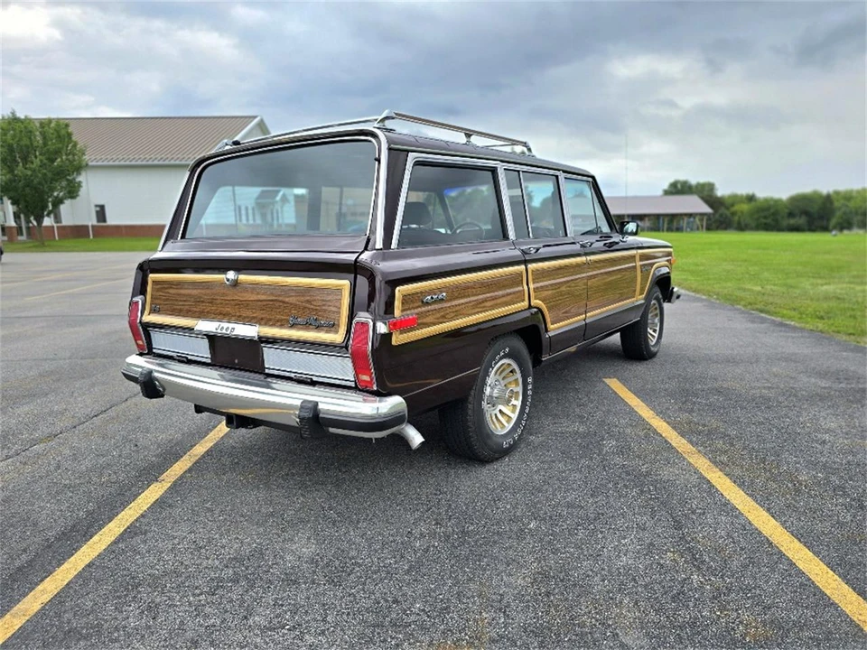 1989 Jeep SJ Grand Wagoneer - Image 6 of 31