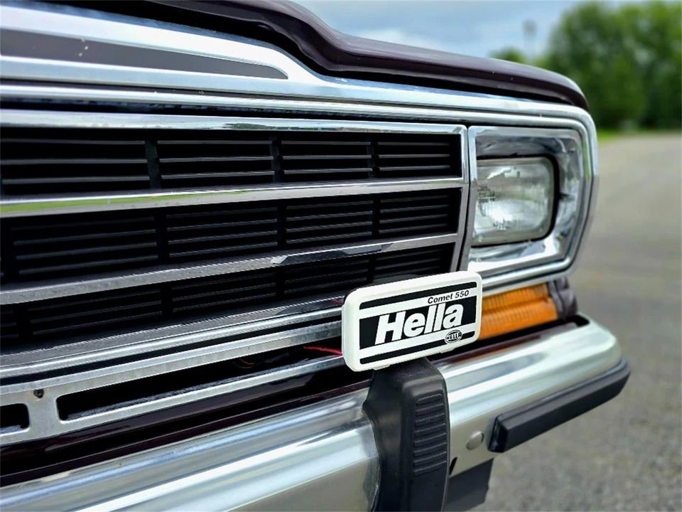 1989 Jeep SJ Grand Wagoneer - Image 9 of 31
