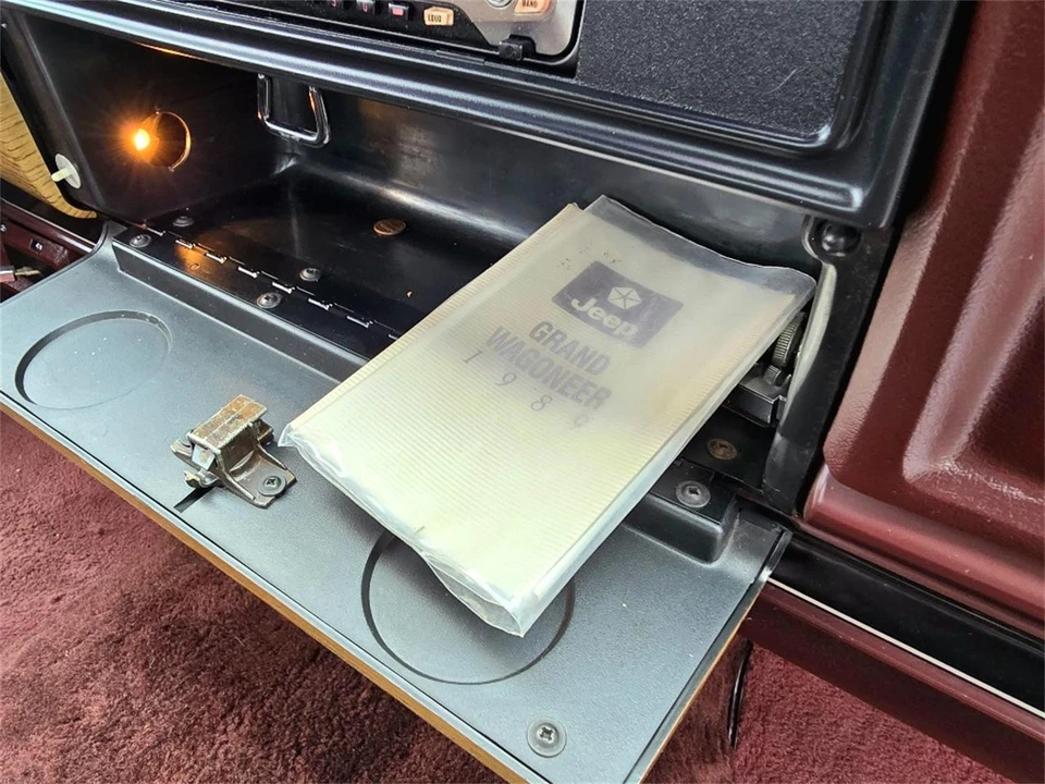 1989 Jeep SJ Grand Wagoneer - Image 21 of 31
