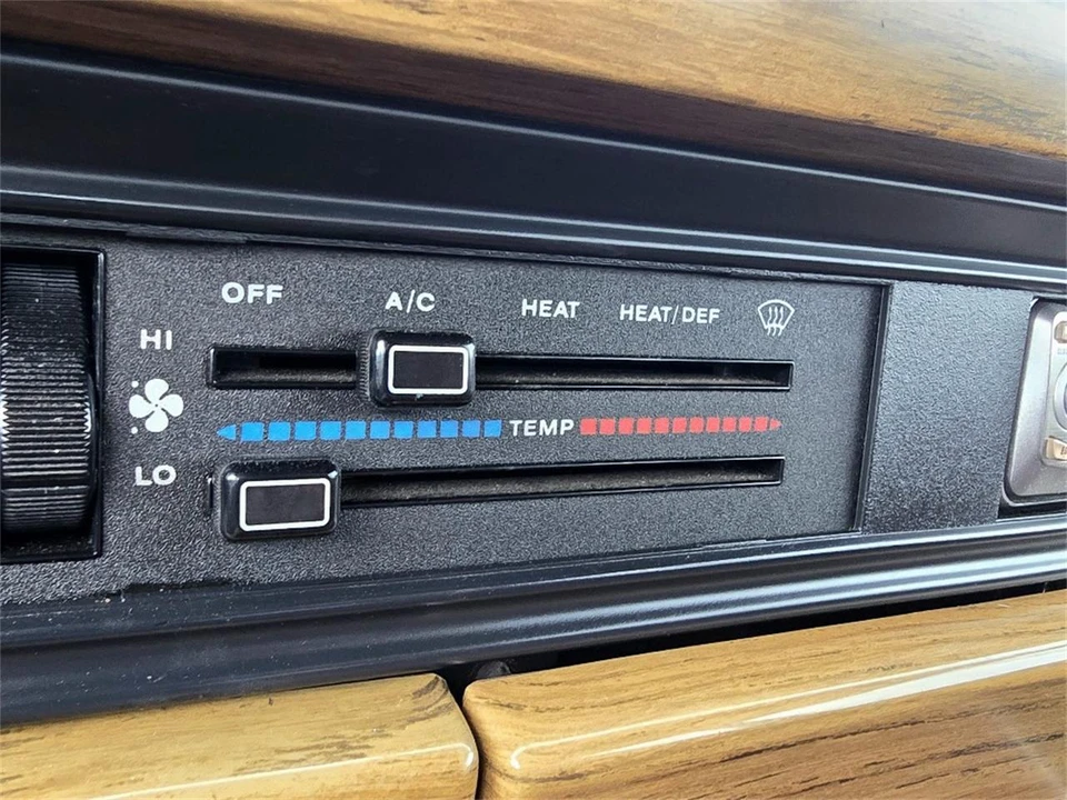 1989 Jeep SJ Grand Wagoneer - Image 29 of 31