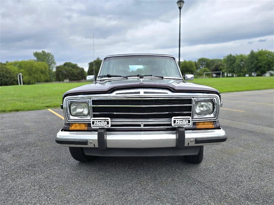 1989 Jeep SJ Grand Wagoneer - Image 2 of 31