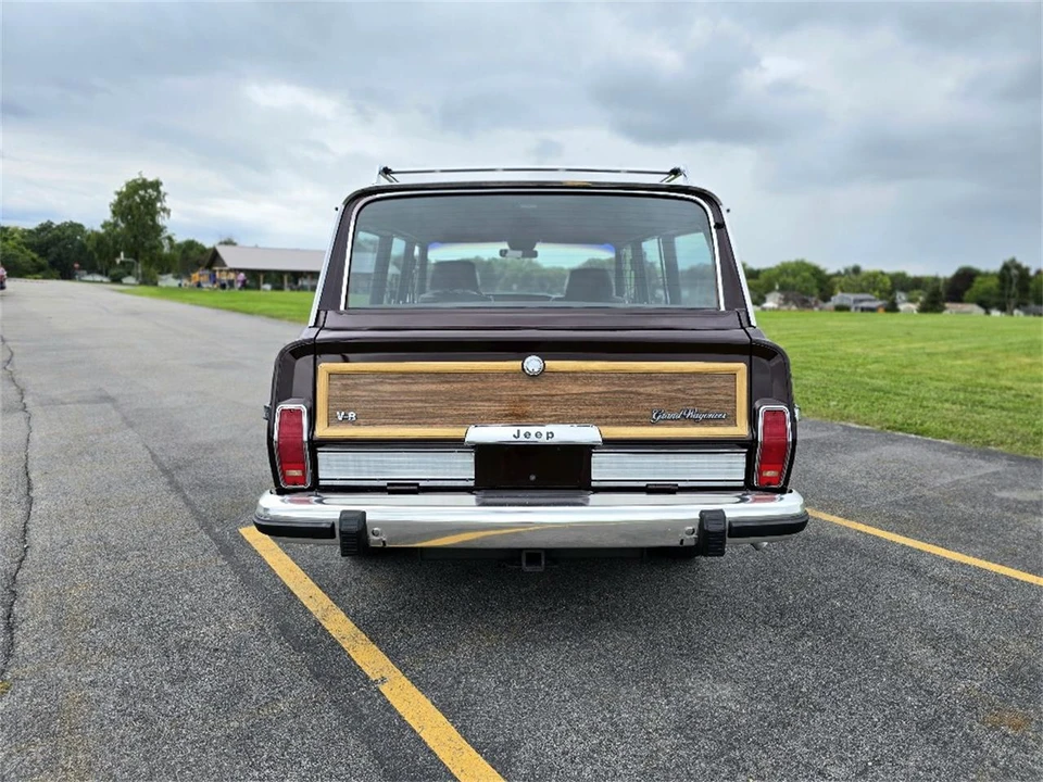 1989 Jeep SJ Grand Wagoneer - Image 5 of 31