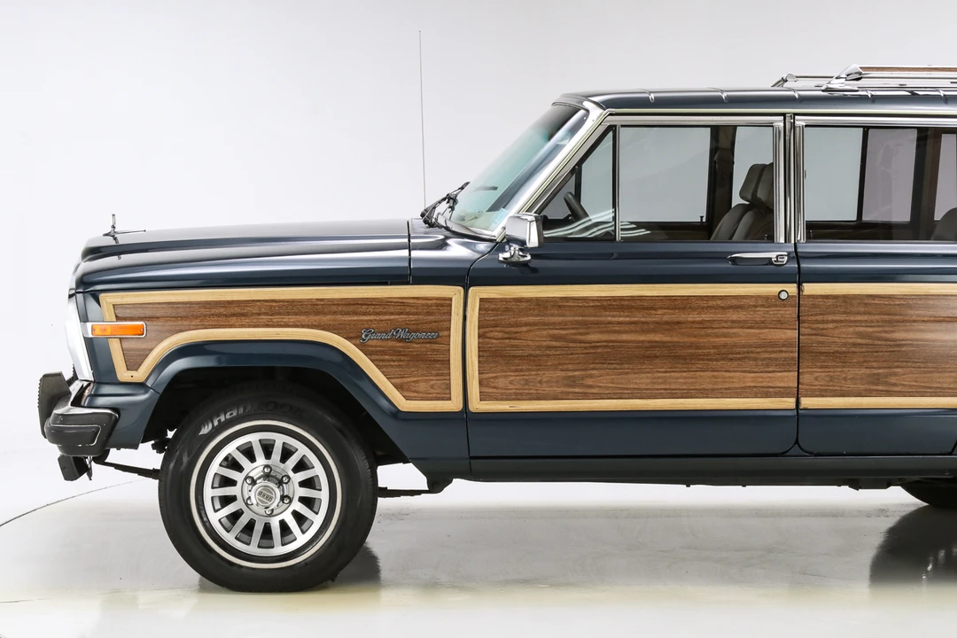 1989 Jeep SJ Grand Wagoneer - Image 19 of 31