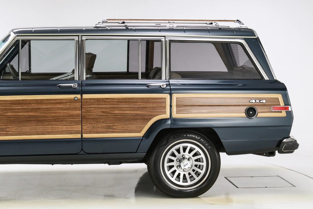 1989 Jeep SJ Grand Wagoneer - Image 18 of 31