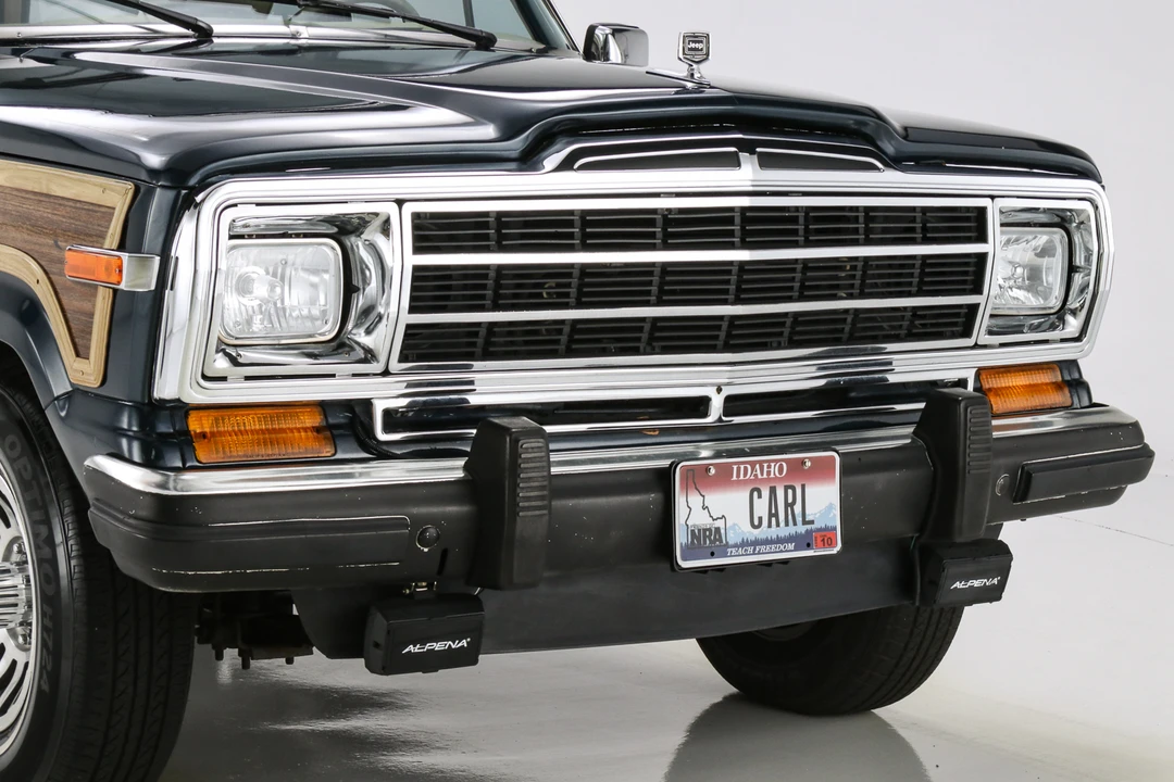 1989 Jeep SJ Grand Wagoneer - Image 10 of 31