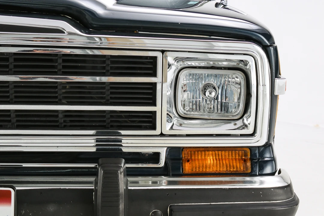 1989 Jeep SJ Grand Wagoneer - Image 24 of 31