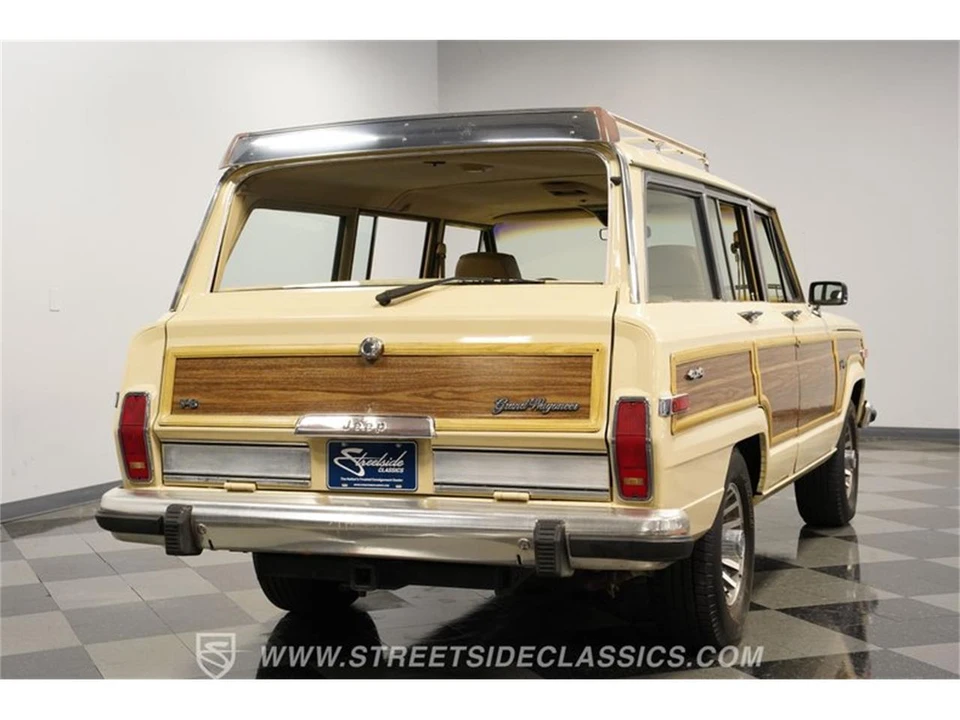 1989 Jeep SJ Grand Wagoneer - Image 10 of 31