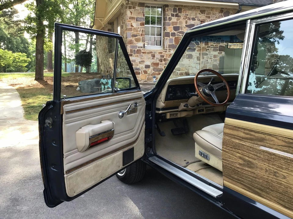 1989 Jeep SJ Grand Wagoneer - Image 22 of 31