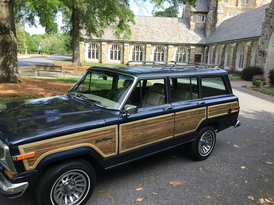 1989 Jeep SJ Grand Wagoneer - Image 7 of 31