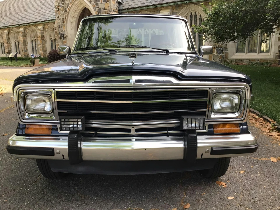 1989 Jeep SJ Grand Wagoneer - Image 2 of 31