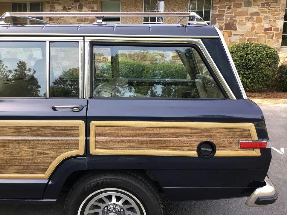 1989 Jeep SJ Grand Wagoneer - Image 11 of 31