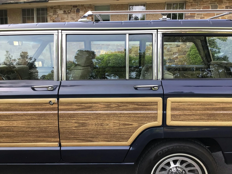 1989 Jeep SJ Grand Wagoneer - Image 10 of 31