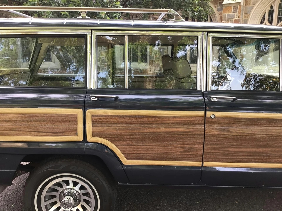 1989 Jeep SJ Grand Wagoneer - Image 15 of 31