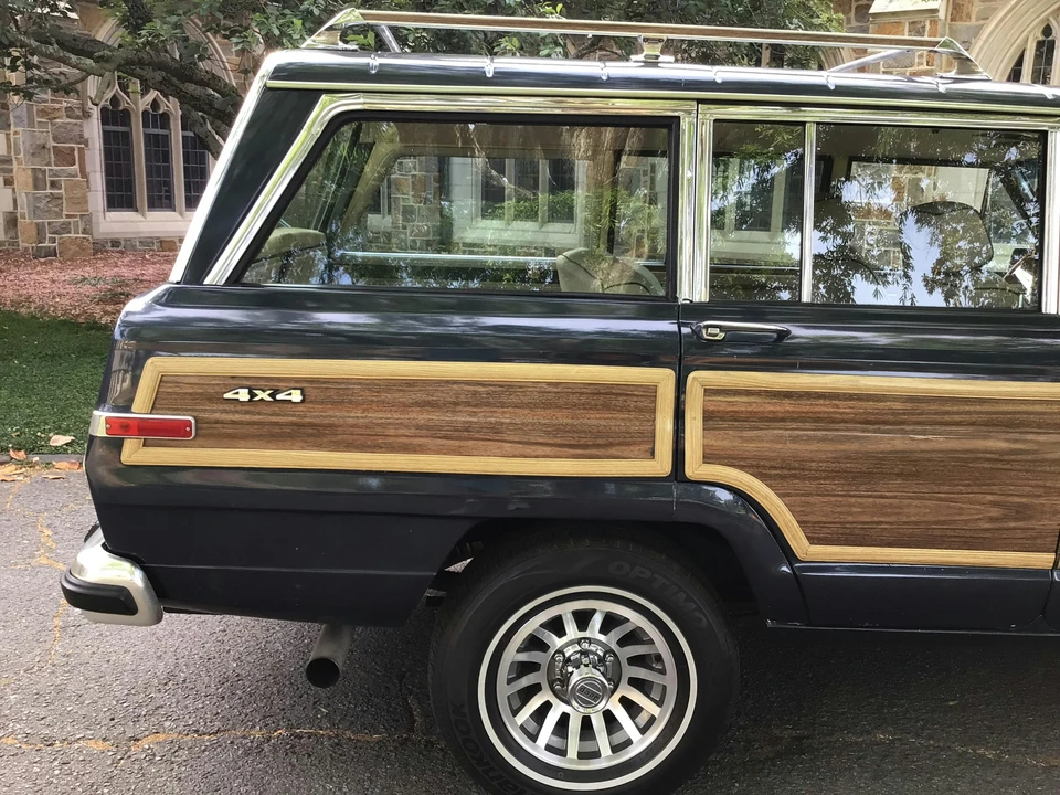 1989 Jeep SJ Grand Wagoneer - Image 14 of 31