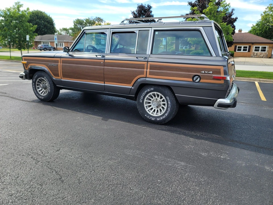 1989 Jeep SJ Grand Wagoneer - Image 4 of 31