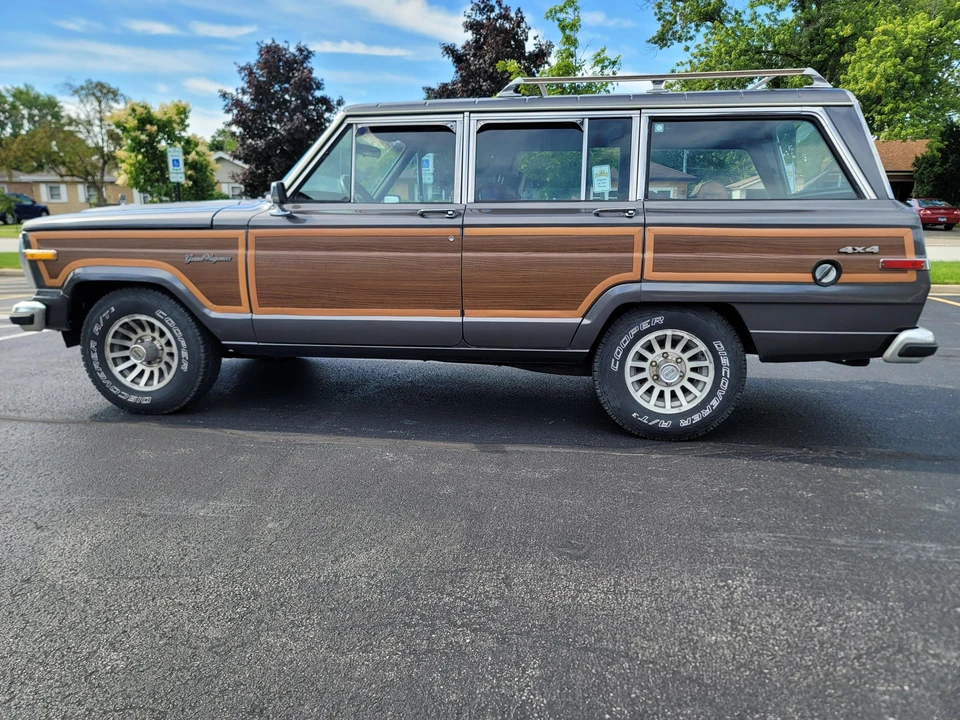 1989 Jeep SJ Grand Wagoneer - Image 2 of 31