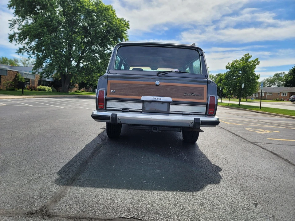 1989 Jeep SJ Grand Wagoneer - Image 5 of 31
