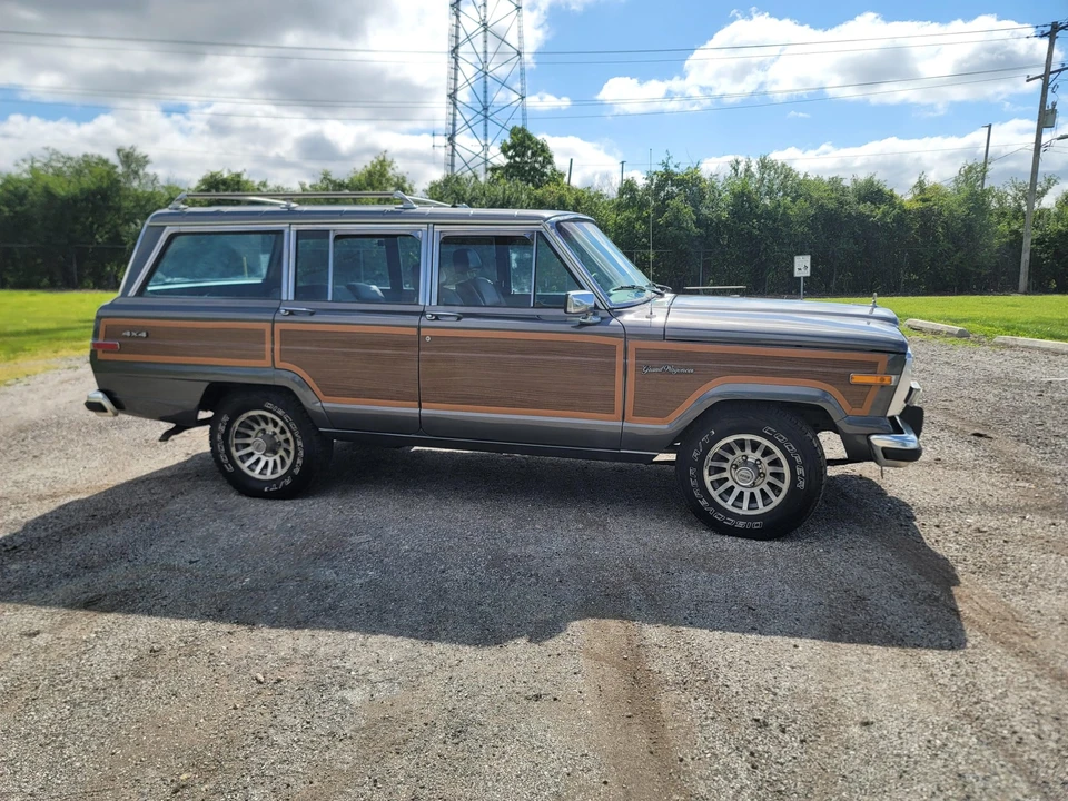 1989 Jeep SJ Grand Wagoneer - Image 13 of 31