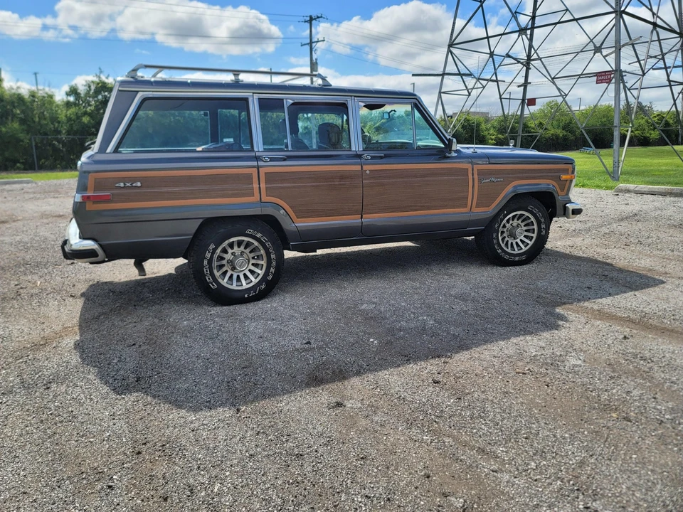 1989 Jeep SJ Grand Wagoneer - Image 10 of 31