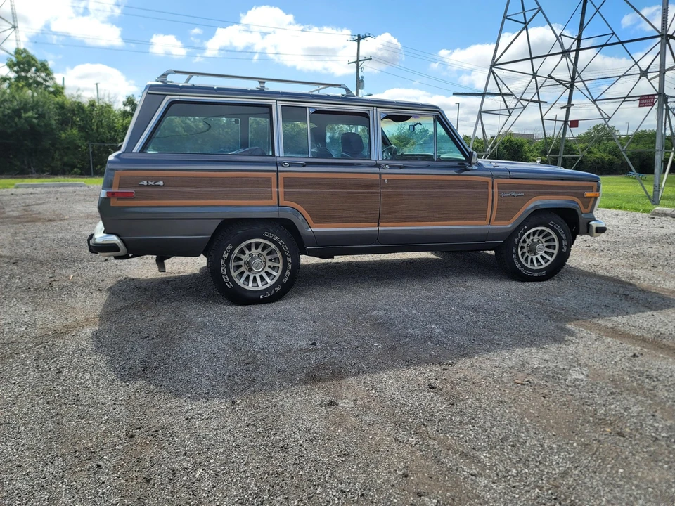 1989 Jeep SJ Grand Wagoneer - Image 11 of 31