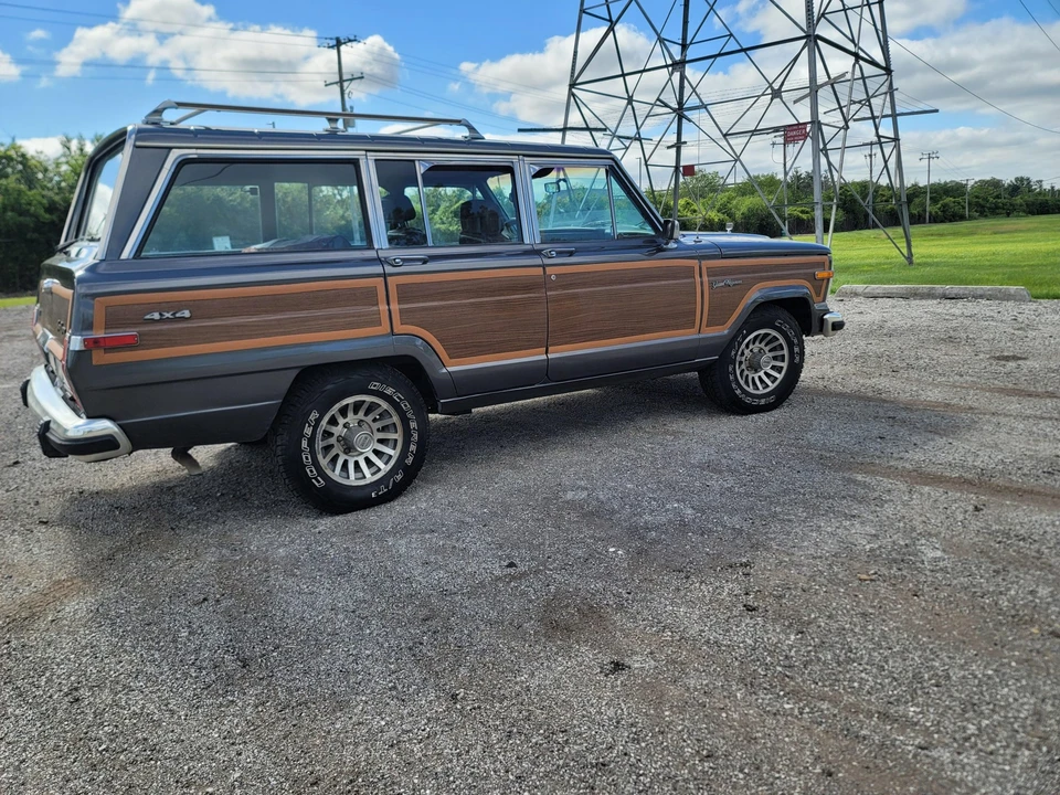 1989 Jeep SJ Grand Wagoneer - Image 7 of 31