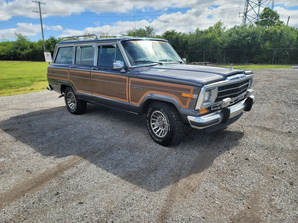 1989 Jeep SJ Grand Wagoneer - Image 14 of 31