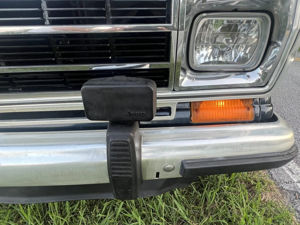 1989 Jeep SJ Grand Wagoneer - Image 22 of 31