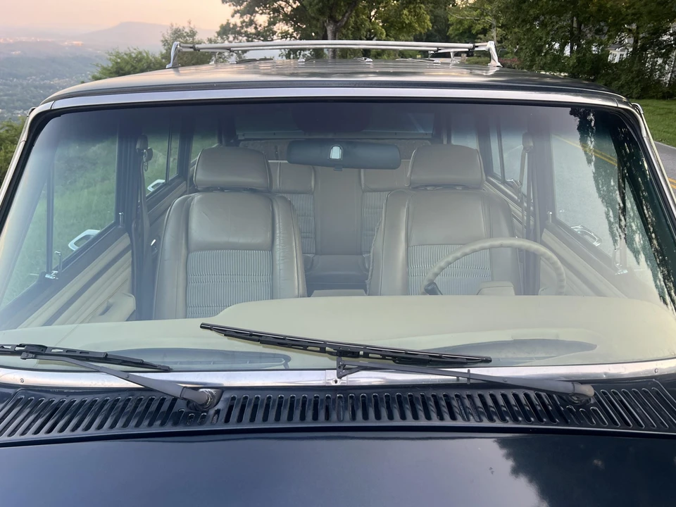 1989 Jeep SJ Grand Wagoneer - Image 15 of 31