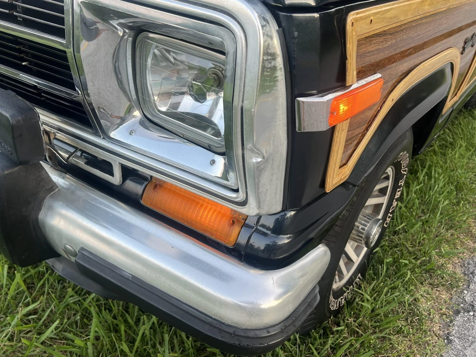 1989 Jeep SJ Grand Wagoneer - Image 24 of 31