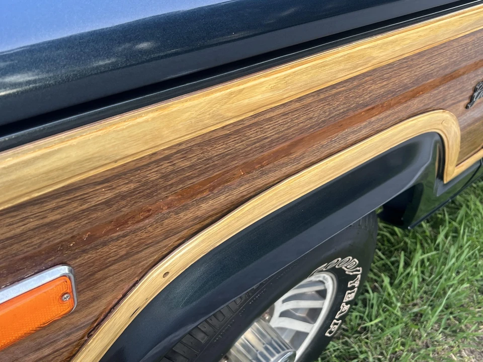 1989 Jeep SJ Grand Wagoneer - Image 25 of 31