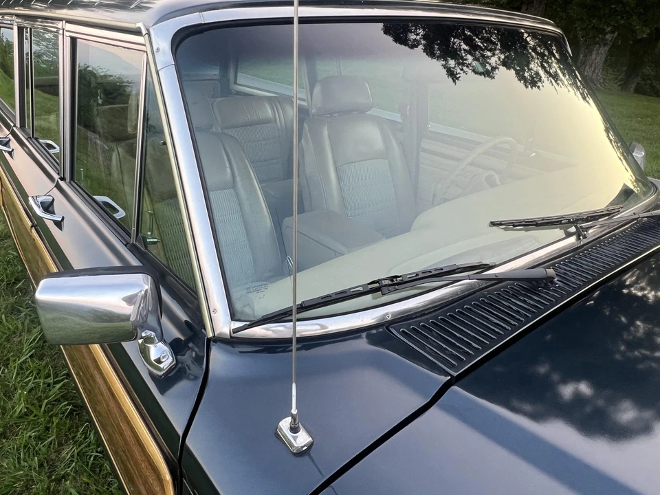 1989 Jeep SJ Grand Wagoneer - Image 16 of 31