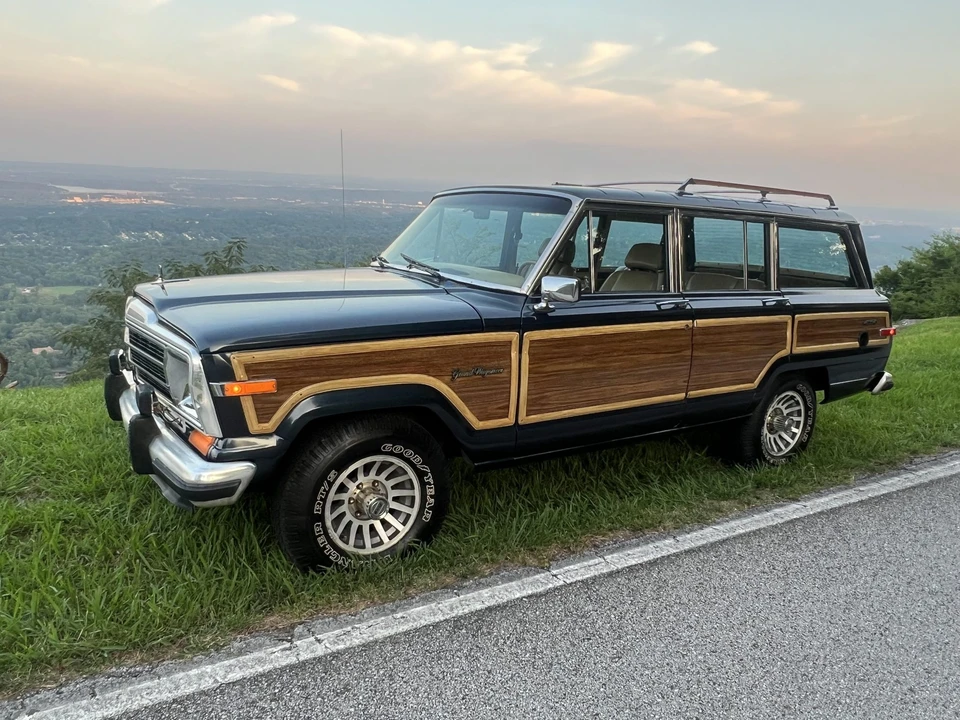 1989 Jeep SJ Grand Wagoneer - Image 5 of 31