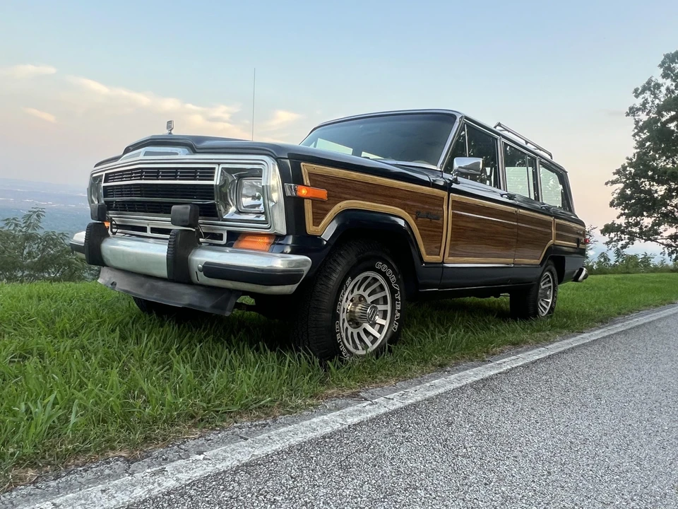 1989 Jeep SJ Grand Wagoneer - Image 4 of 31