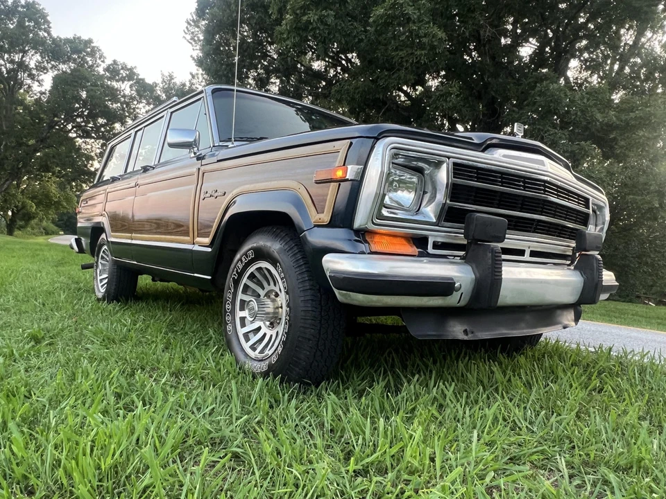 1989 Jeep SJ Grand Wagoneer - Image 12 of 31