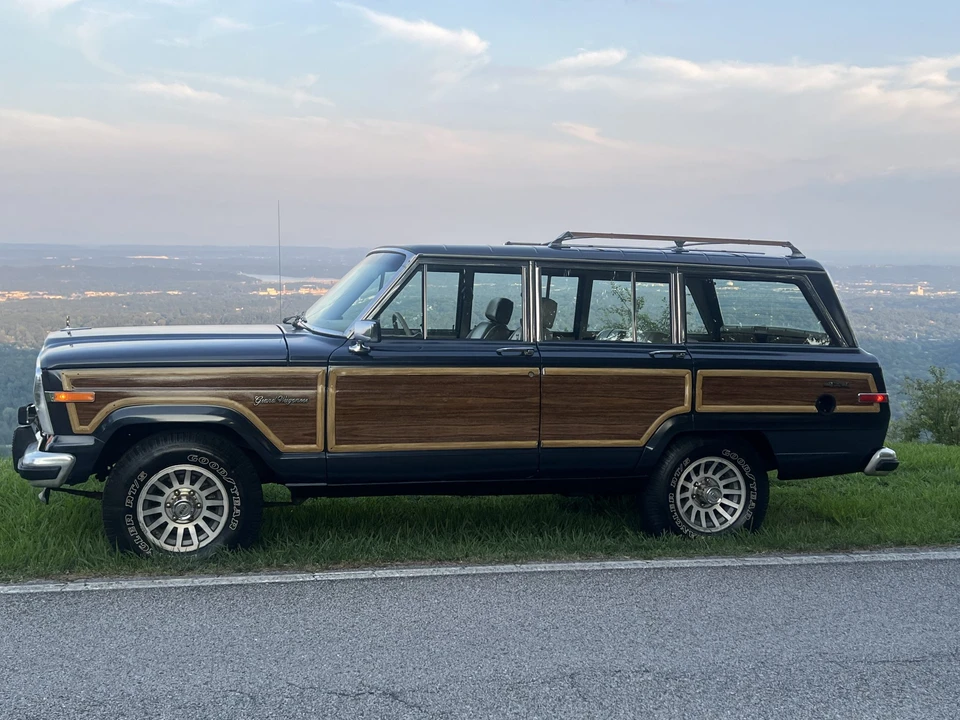 1989 Jeep SJ Grand Wagoneer - Image 6 of 31