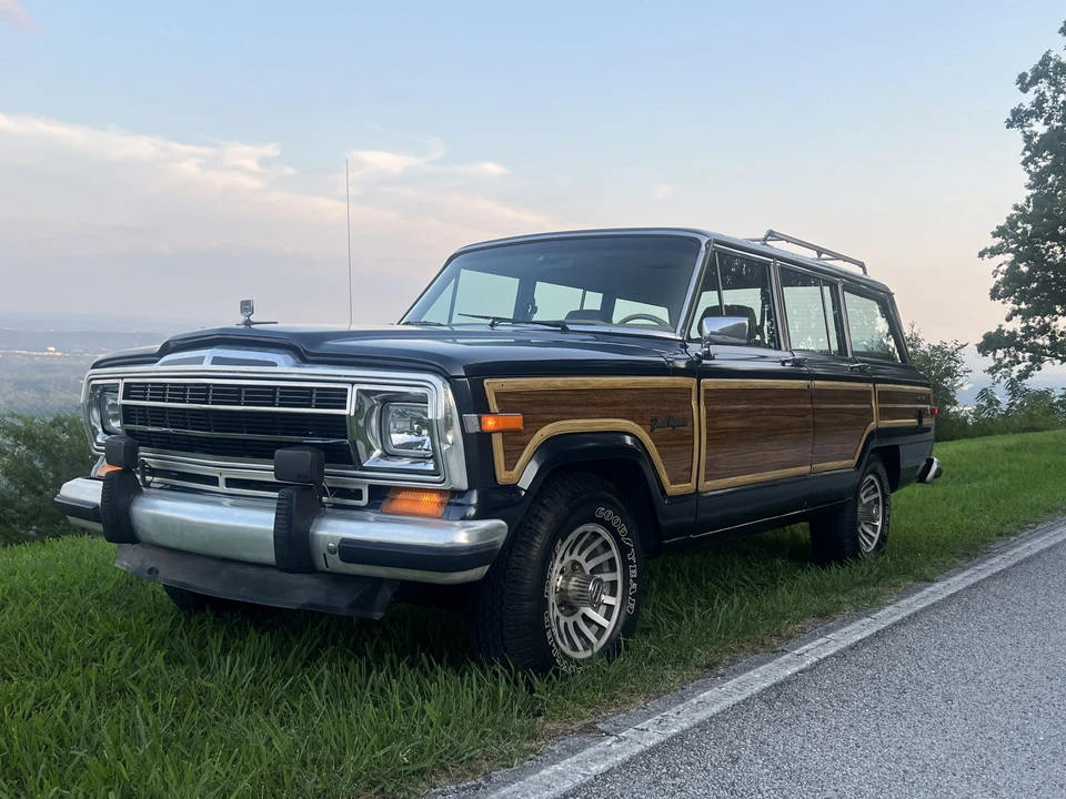 1989 Jeep SJ Grand Wagoneer - Image 2 of 31