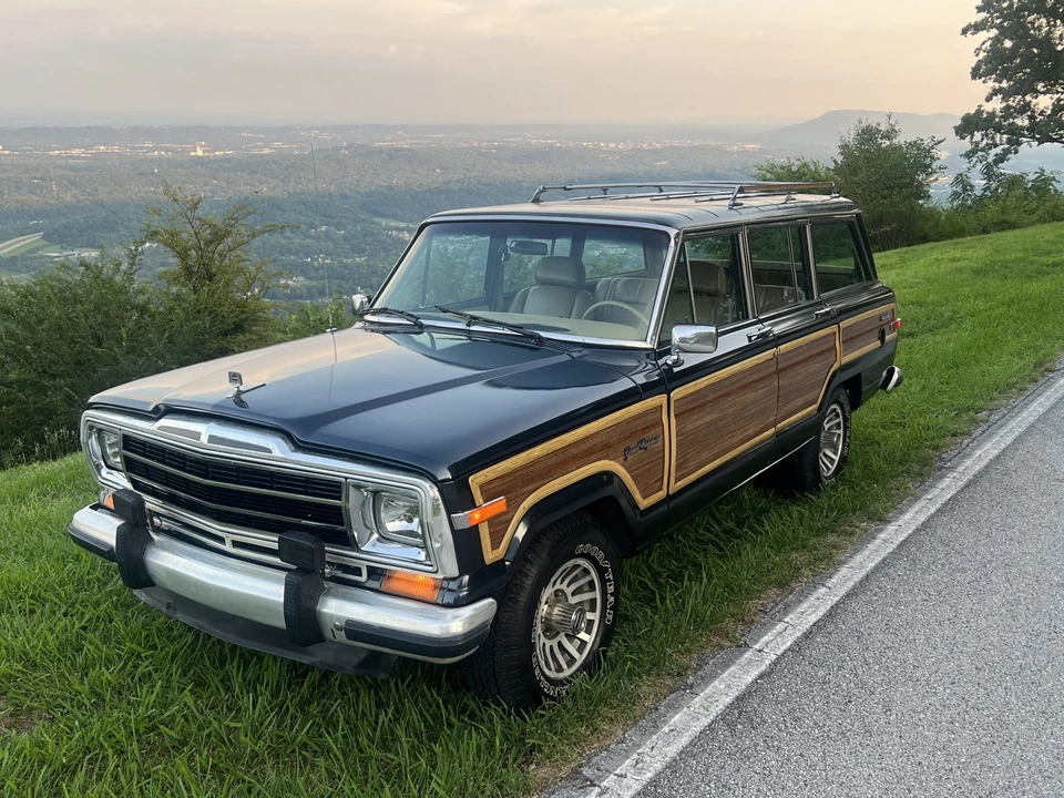 1989 Jeep SJ Grand Wagoneer - Image 3 of 31