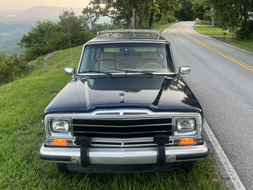1989 Jeep SJ Grand Wagoneer - Image 13 of 31