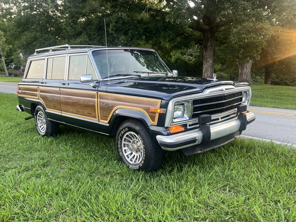 1989 Jeep SJ Grand Wagoneer - Image 11 of 31