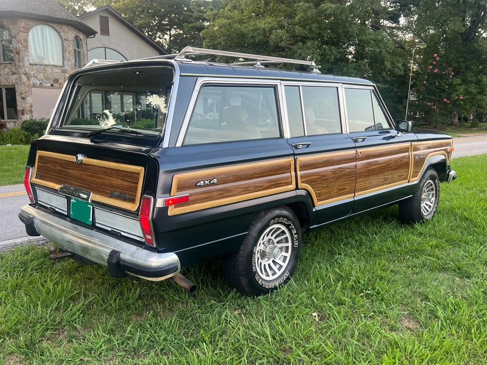 1989 Jeep SJ Grand Wagoneer - Image 9 of 31