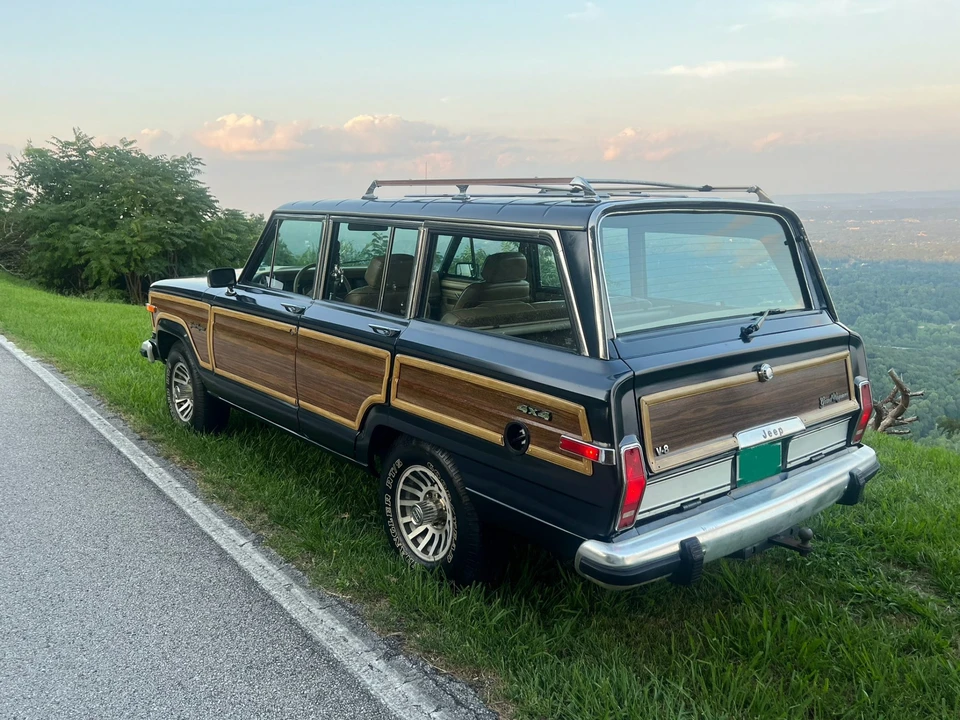 1989 Jeep SJ Grand Wagoneer - Image 7 of 31