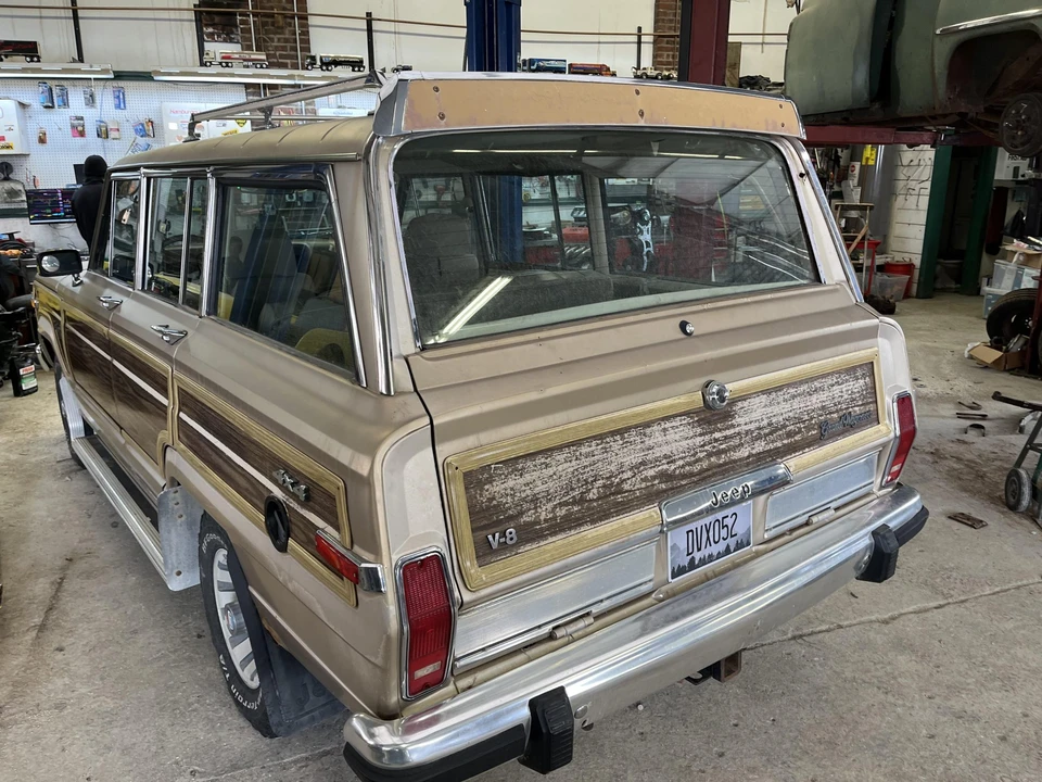 1989 Jeep SJ Grand Wagoneer - Image 24 of 31