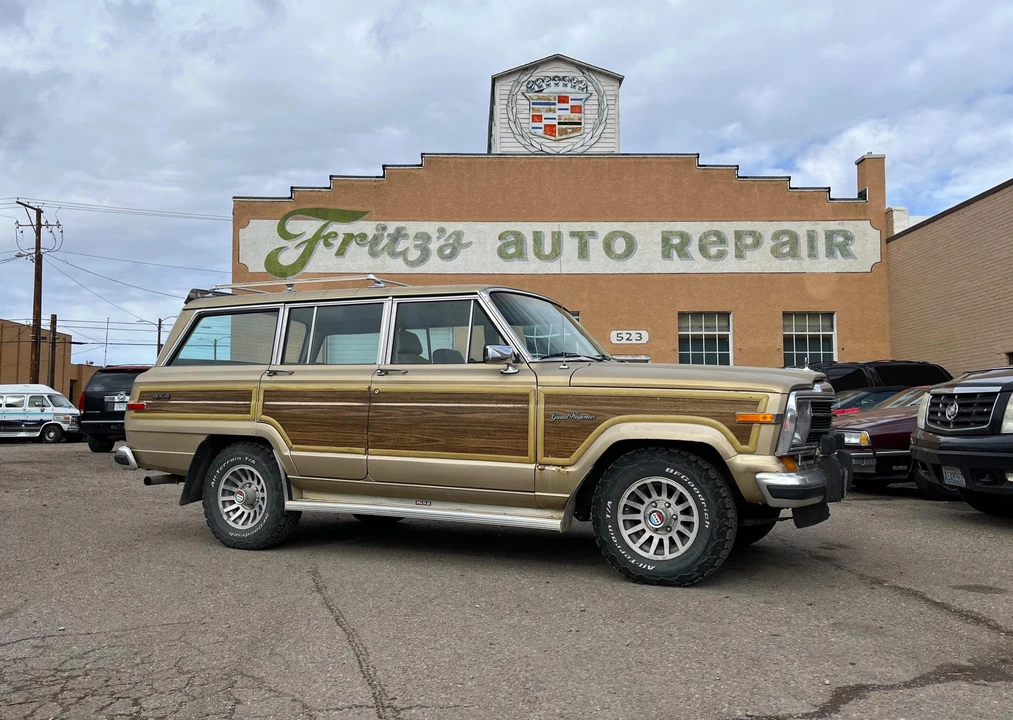 1989 Jeep SJ Grand Wagoneer - Image 2 of 31