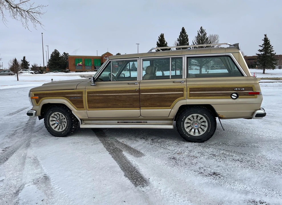 1989 Jeep SJ Grand Wagoneer - Image 19 of 31