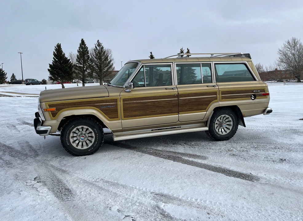 1989 Jeep SJ Grand Wagoneer - Image 3 of 31