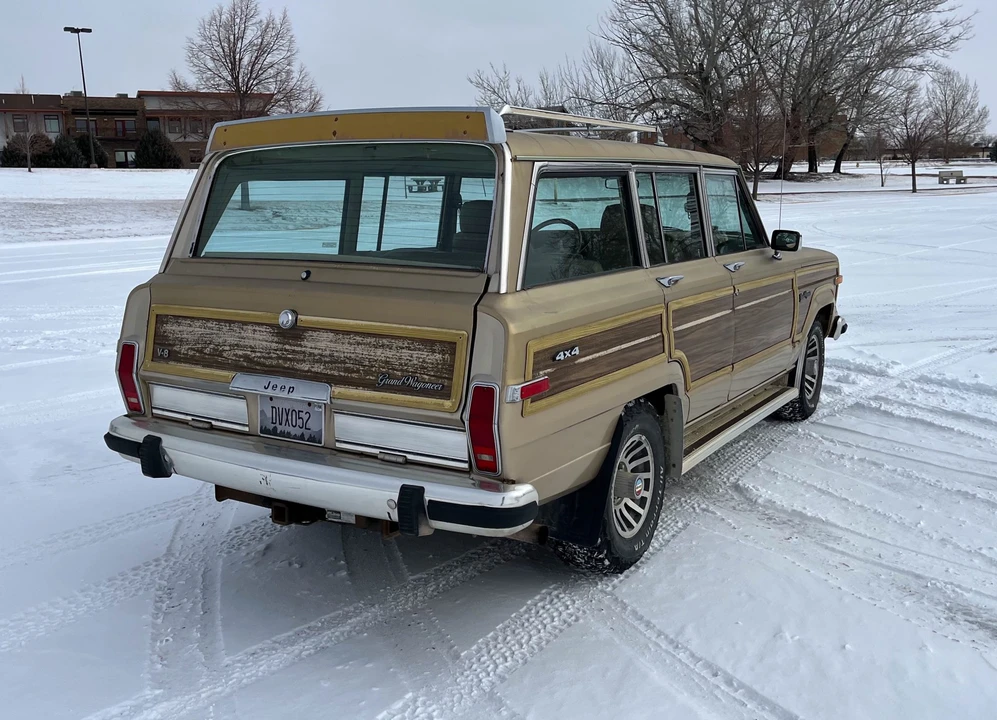 1989 Jeep SJ Grand Wagoneer - Image 14 of 31
